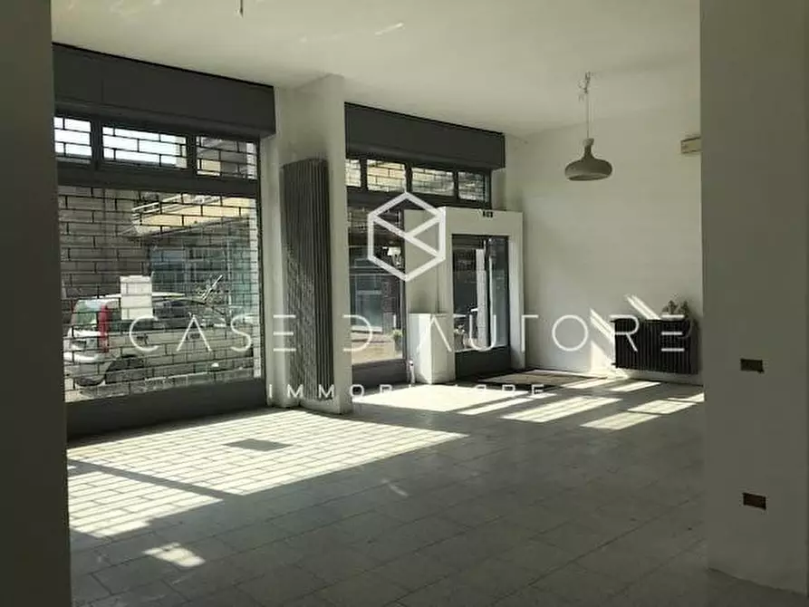 Immagine 11 di Locale commerciale in vendita  in Via Valcuvia 27 a Cittiglio