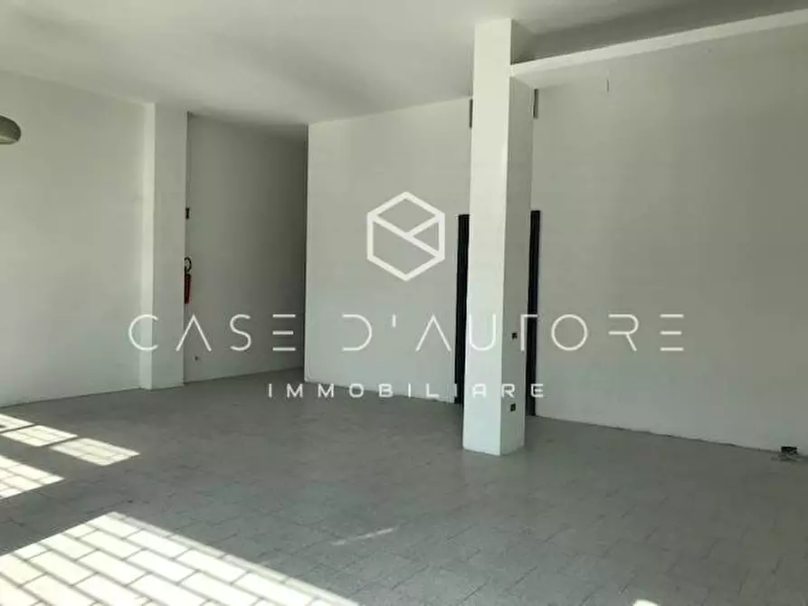 Immagine 12 di Locale commerciale in vendita  in Via Valcuvia 27 a Cittiglio