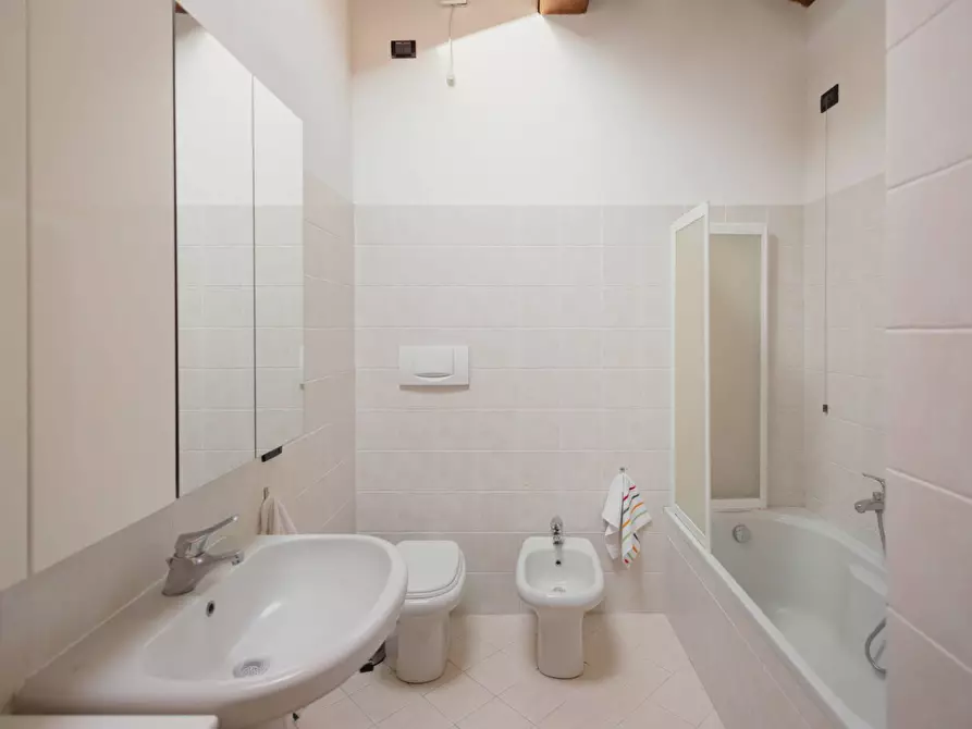 Immagine 15 di Appartamento in vendita  in via mazzini a Barasso