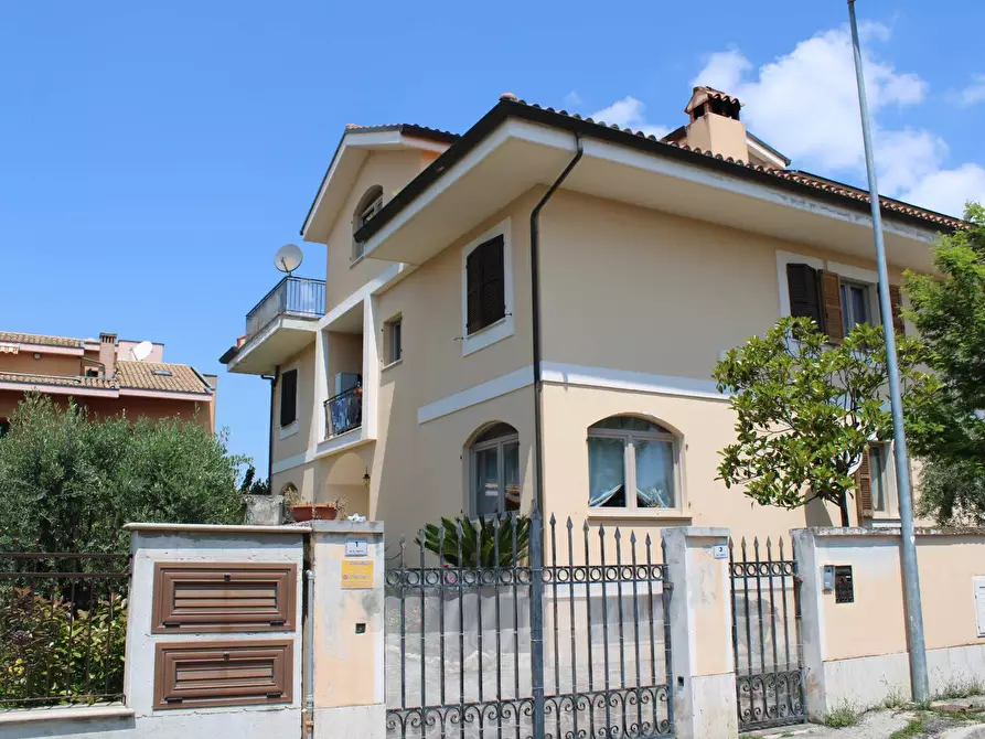 Immagine 1 di Villa in vendita  in via Righetti 3 a Teramo