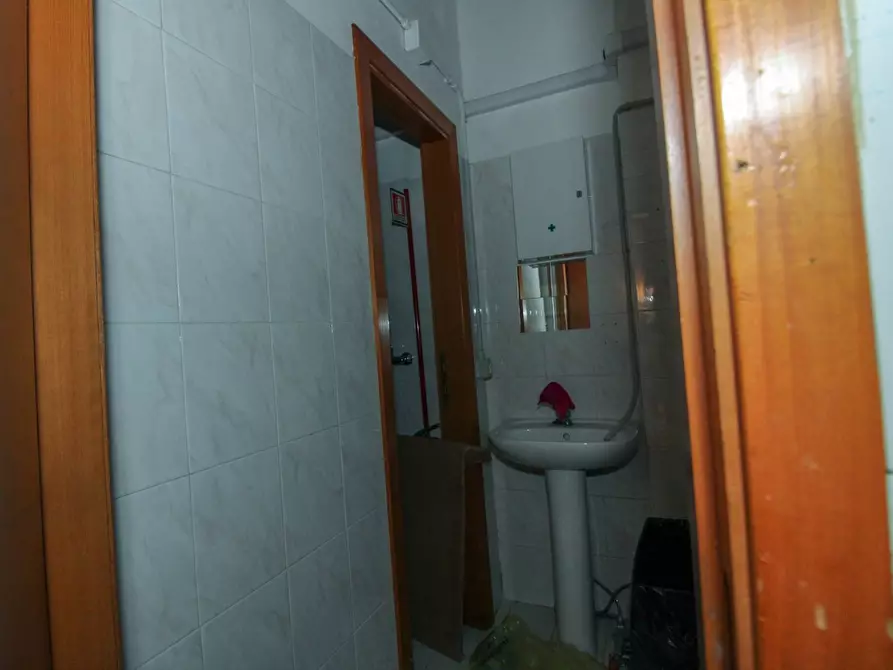 Immagine 3 di Locale commerciale in vendita  in Via Nazario Sauro a Teramo