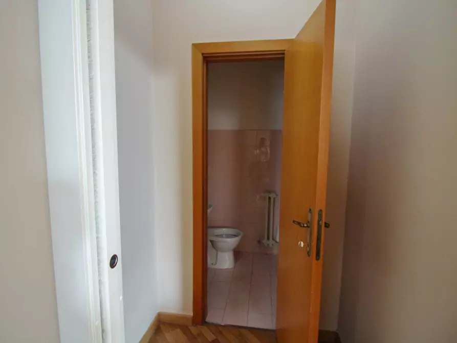 Immagine 8 di Locale commerciale in vendita  in Via Nazario Sauro a Teramo