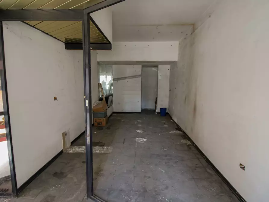 Immagine 4 di Locale commerciale in vendita  in via Stazio / a Teramo