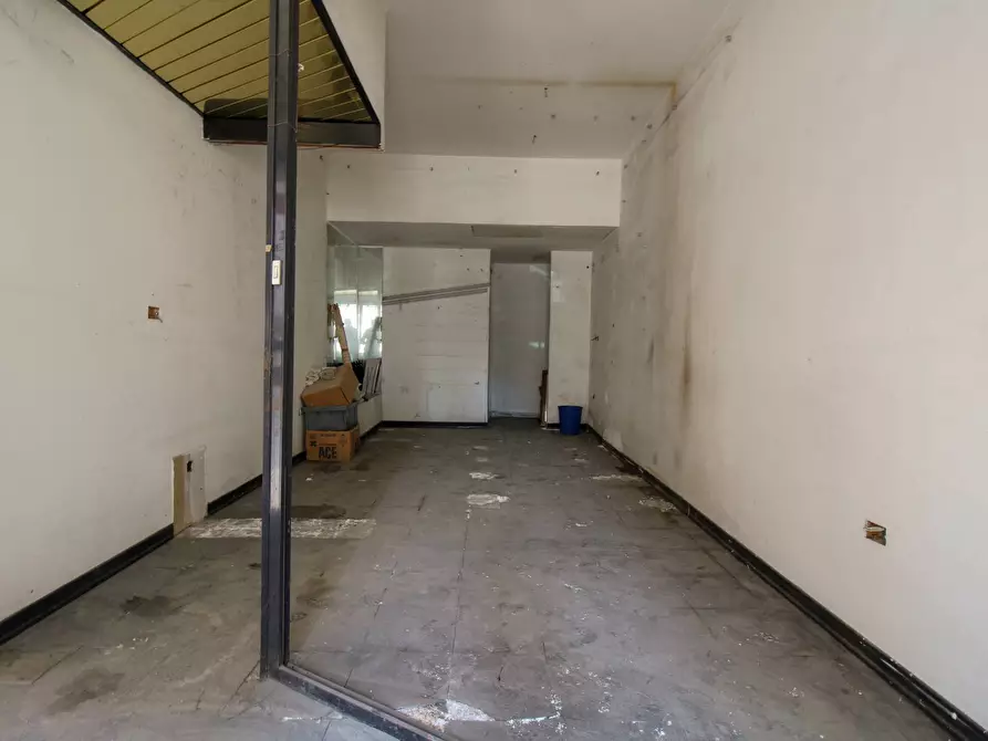 Immagine 6 di Locale commerciale in vendita  in via Stazio / a Teramo