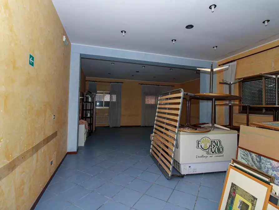 Immagine 7 di Palazzo in vendita  in Via Thaon De REvel a Giulianova