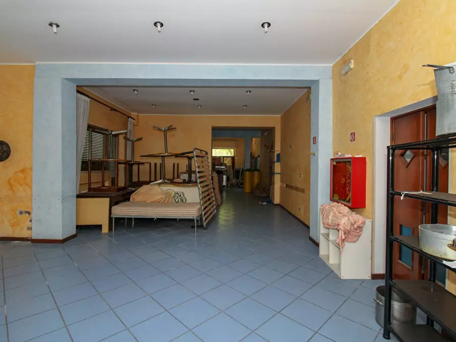 Immagine 8 di Palazzo in vendita  in Via Thaon De REvel a Giulianova