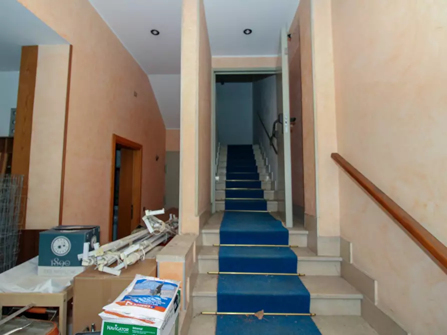 Immagine 10 di Palazzo in vendita  in Via Thaon De REvel a Giulianova