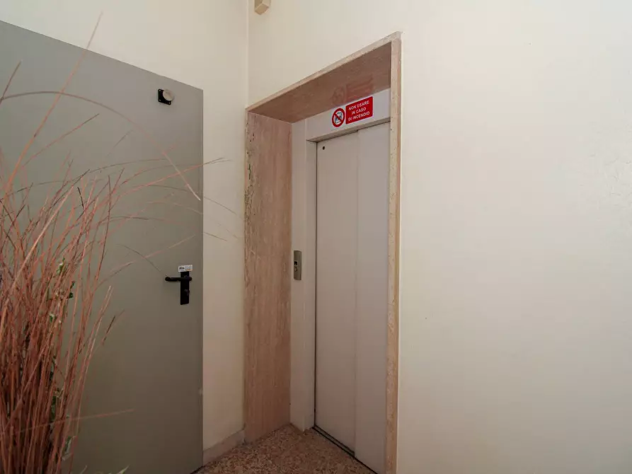 Immagine 14 di Palazzo in vendita  in Via Thaon De REvel a Giulianova