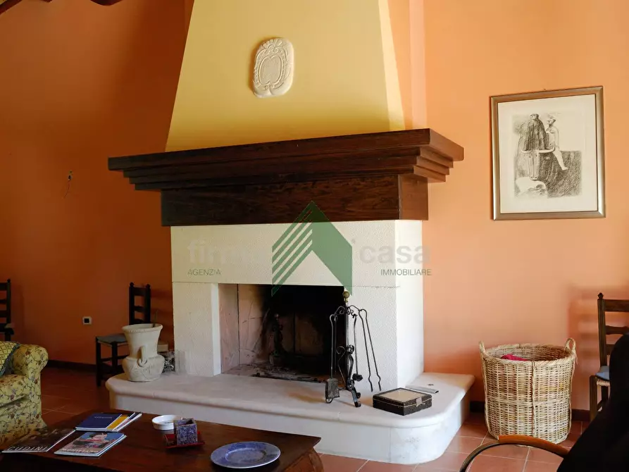 Immagine 32 di Villa in vendita  a Teramo