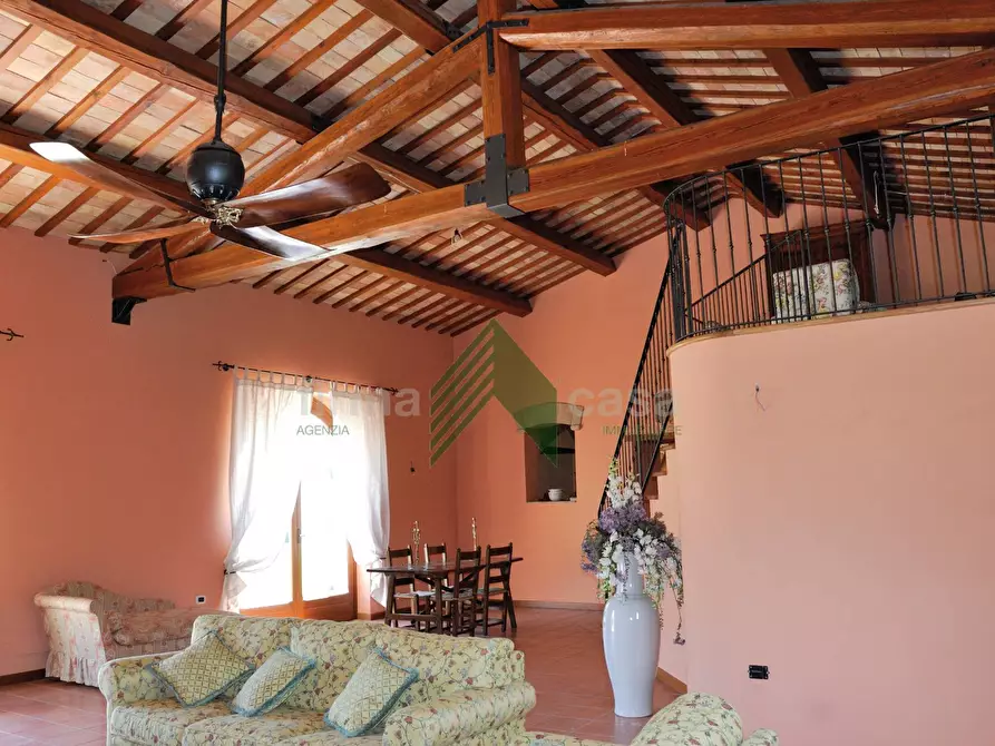 Immagine 36 di Villa in vendita  a Teramo
