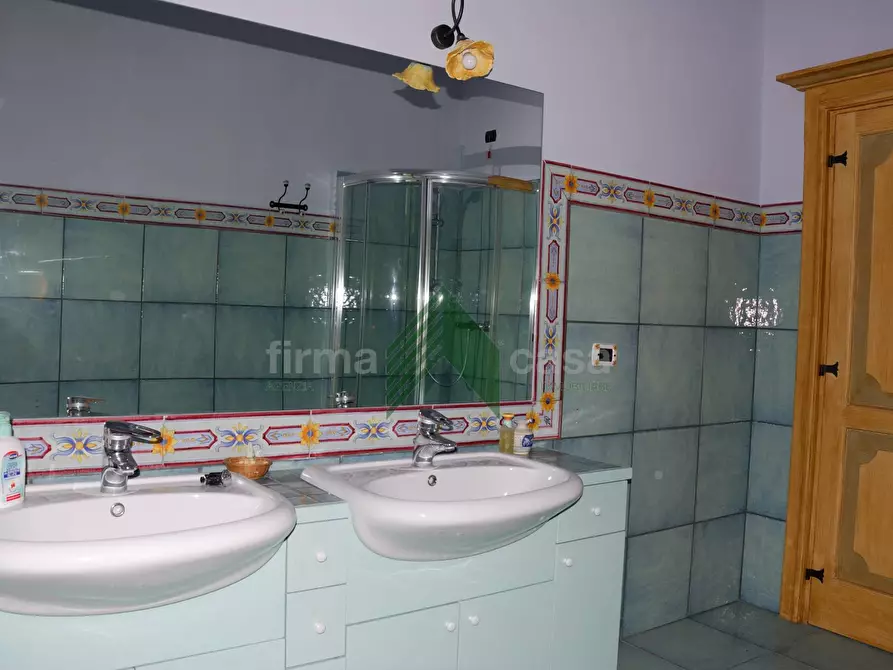 Immagine 40 di Villa in vendita  a Teramo