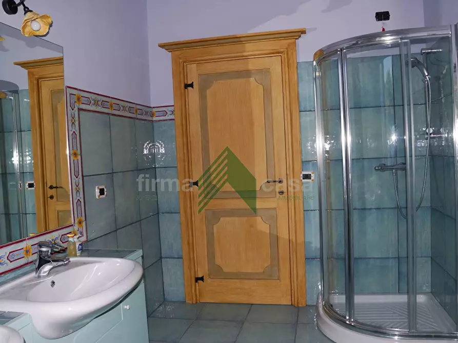 Immagine 43 di Villa in vendita  a Teramo