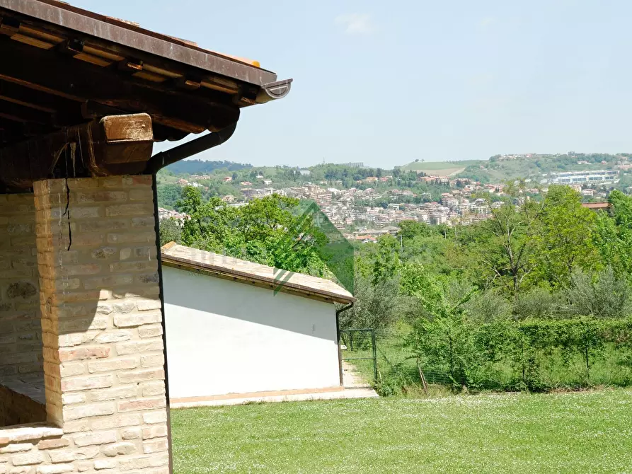 Immagine 45 di Villa in vendita  a Teramo