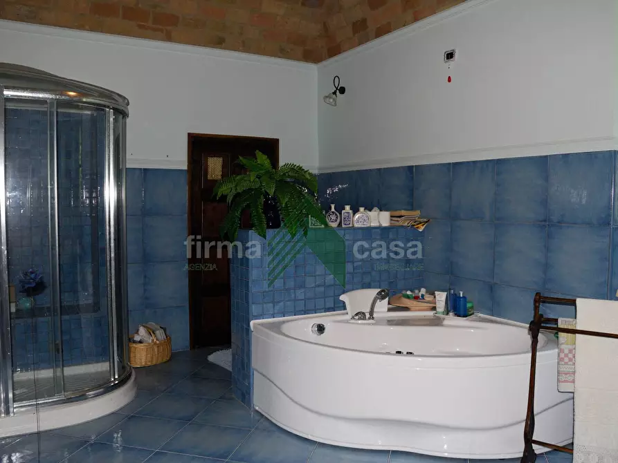 Immagine 47 di Villa in vendita  a Teramo