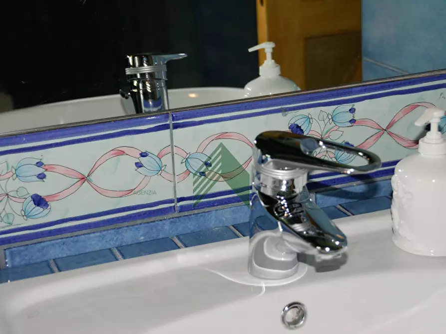 Immagine 51 di Villa in vendita  a Teramo