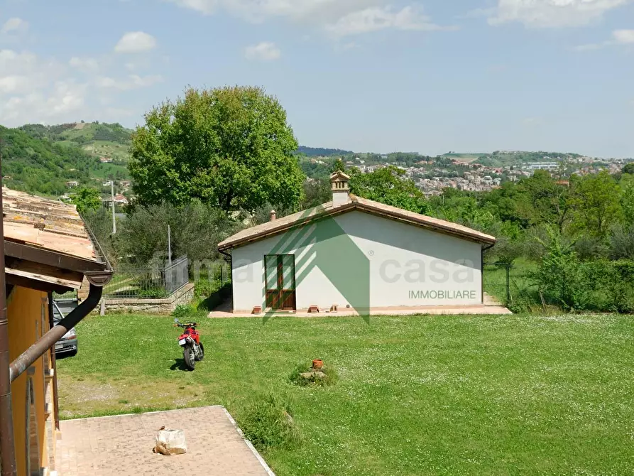 Immagine 53 di Villa in vendita  a Teramo