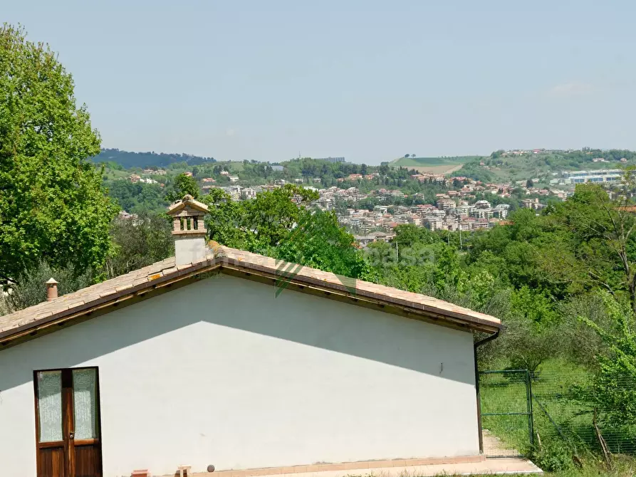 Immagine 54 di Villa in vendita  a Teramo