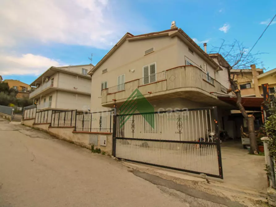 Immagine 3 di Appartamento in vendita  in vico primo / a Teramo