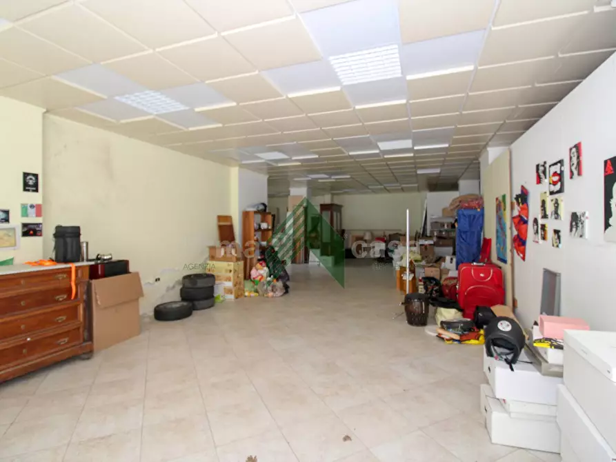 Immagine 21 di Locale commerciale in vendita  in ss 81 a Campli