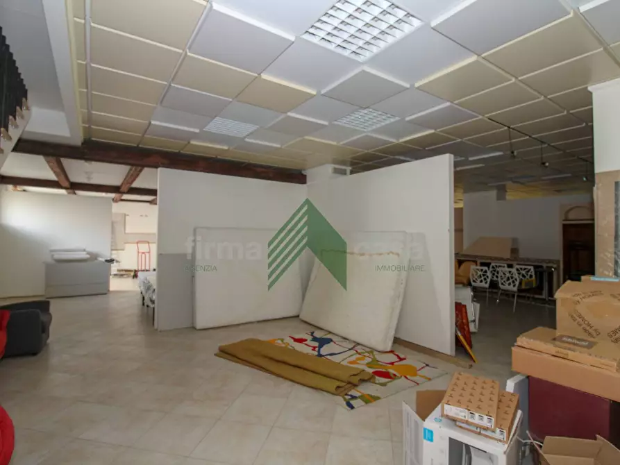 Immagine 20 di Locale commerciale in vendita  in ss 81 a Campli