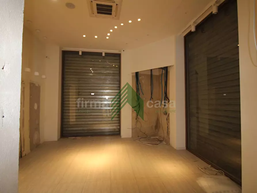 Immagine 1 di Locale commerciale in affitto  in Corso San Giorgio a Teramo