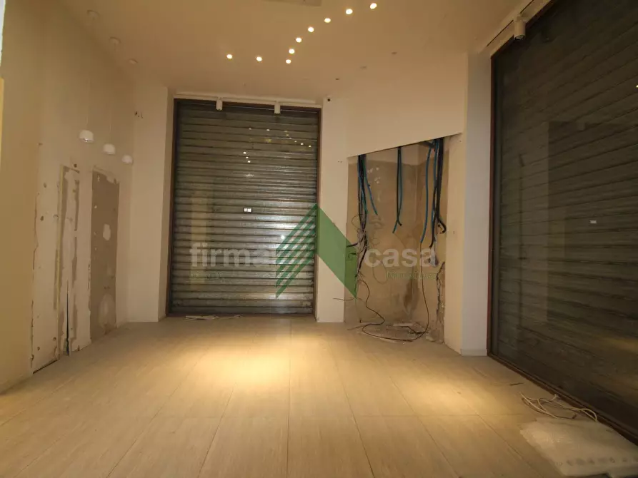 Immagine 2 di Locale commerciale in affitto  in Corso San Giorgio a Teramo