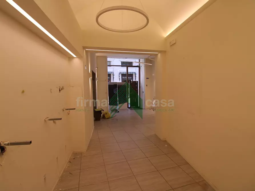 Immagine 14 di Locale commerciale in affitto  in Corso San Giorgio a Teramo