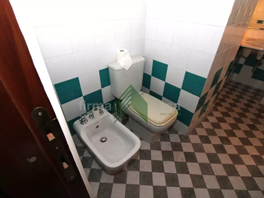 Immagine 12 di Locale commerciale in affitto  in via Stazio 17 a Teramo