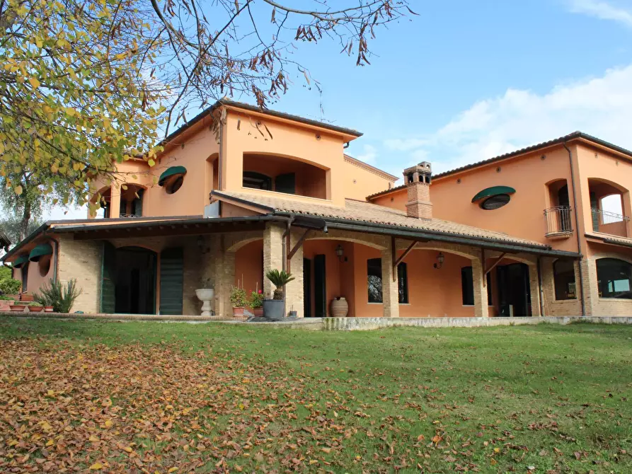 Immagine 1 di Villa in vendita  in via Della Madonna 11 a Campli