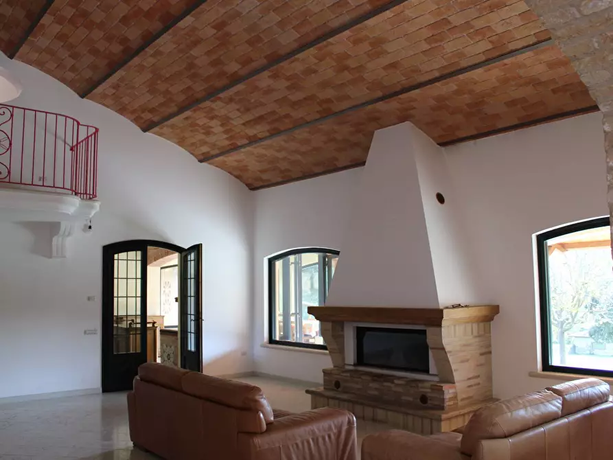 Immagine 12 di Villa in vendita  in via Della Madonna 11 a Campli