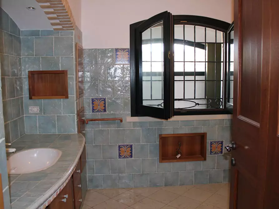 Immagine 19 di Villa in vendita  in via Della Madonna 11 a Campli