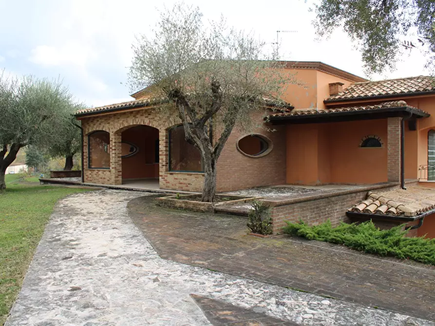 Immagine 30 di Villa in vendita  in via Della Madonna 11 a Campli