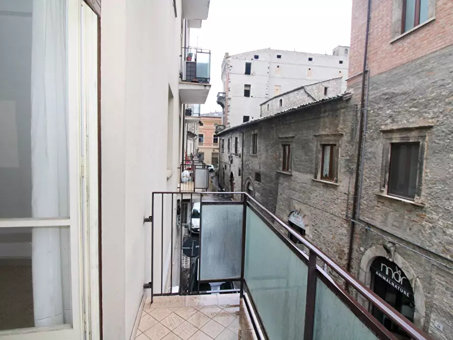 Immagine 7 di Appartamento in vendita  in via Teatro Antico 18 a Teramo