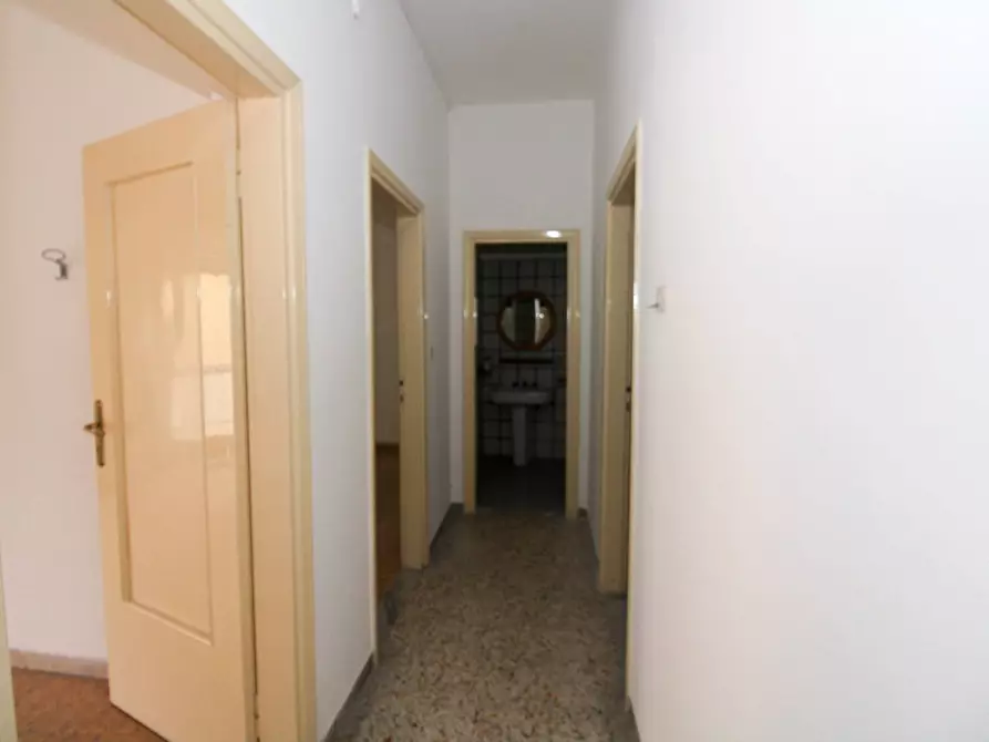 Immagine 21 di Appartamento in vendita  in via Teatro Antico 18 a Teramo
