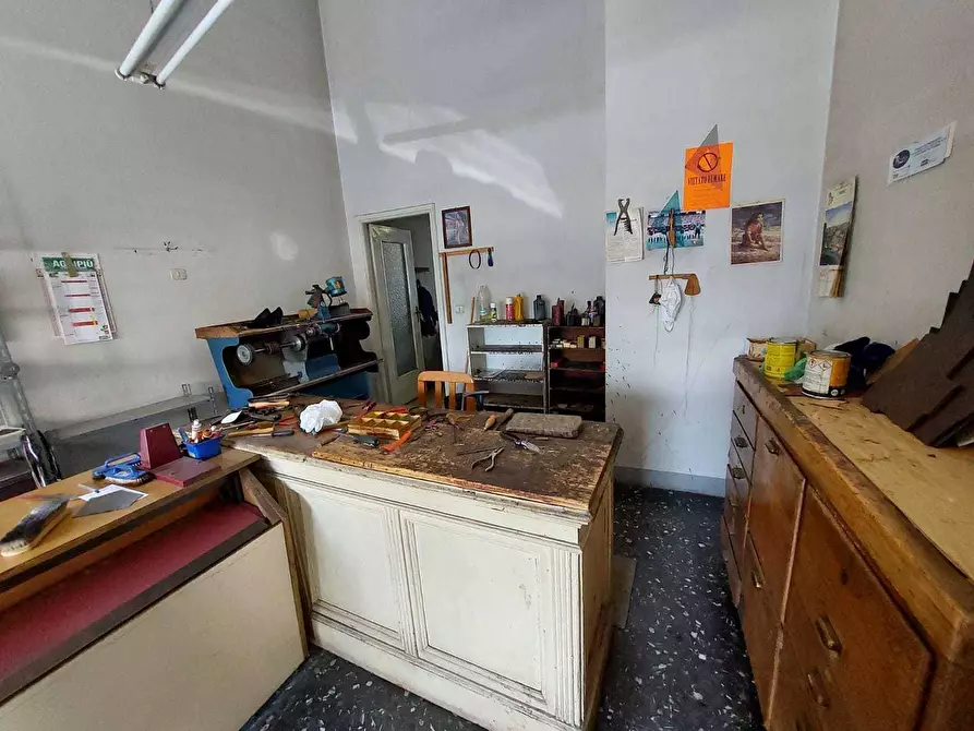 Immagine 5 di Locale commerciale in vendita  in Via Umberto Giordano 3 a Torino