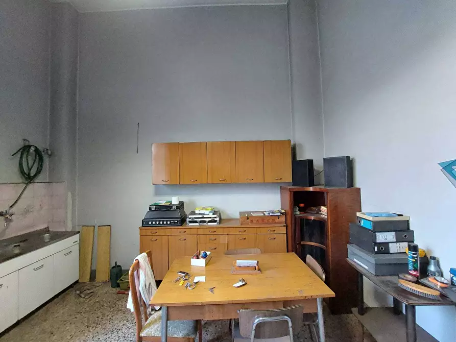 Immagine 8 di Locale commerciale in vendita  in Via Umberto Giordano 3 a Torino