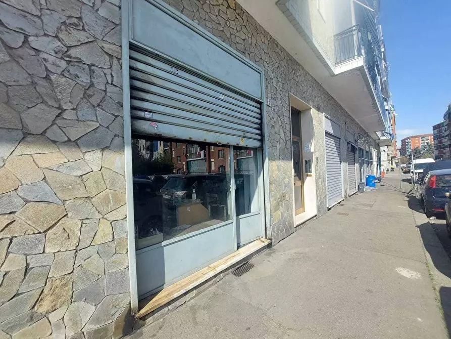 Immagine 9 di Locale commerciale in vendita  in Via Umberto Giordano 3 a Torino
