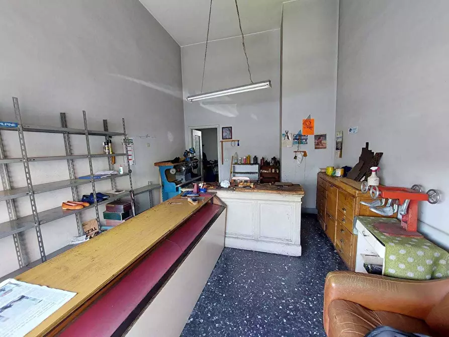 Immagine 10 di Locale commerciale in vendita  in Via Umberto Giordano 3 a Torino