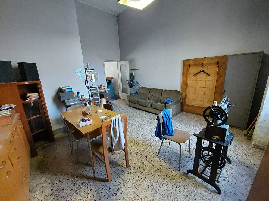 Immagine 11 di Locale commerciale in vendita  in Via Umberto Giordano 3 a Torino