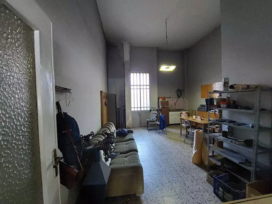 Immagine 14 di Locale commerciale in vendita  in Via Umberto Giordano 3 a Torino