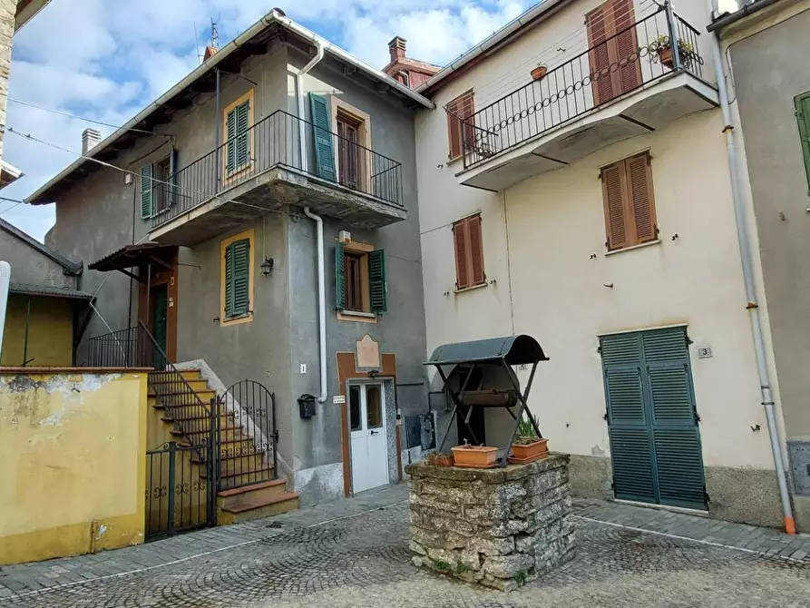 Immagine 1 di Casa indipendente in vendita  in Piazzetta San Bernardo 1 a Ponzone