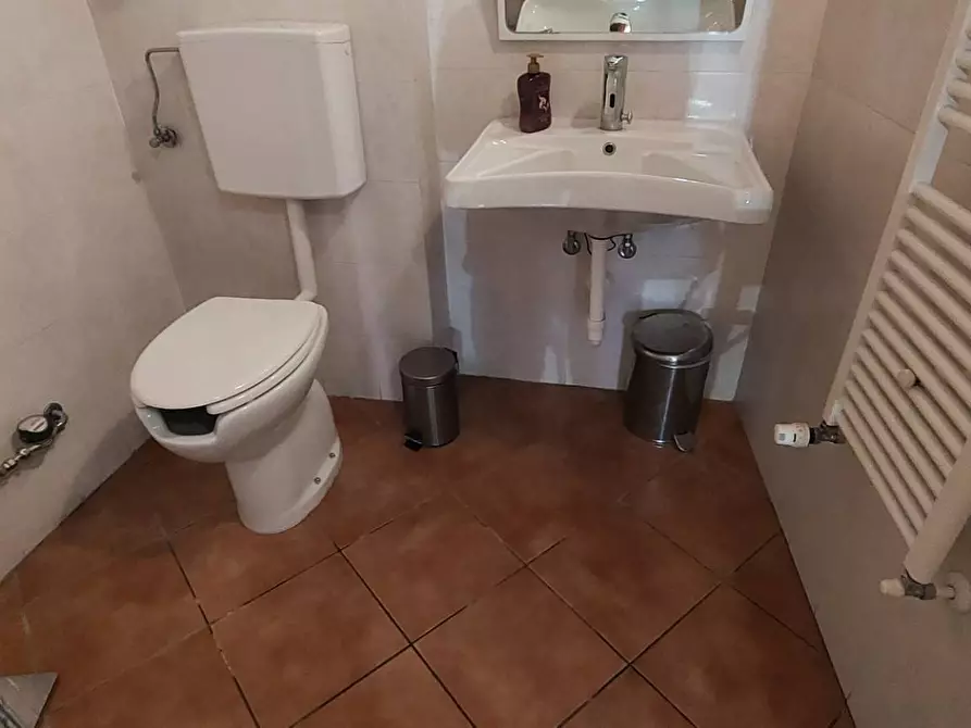 Immagine 8 di Locale commerciale in vendita  in Vicolo Termine 2 a Pinerolo