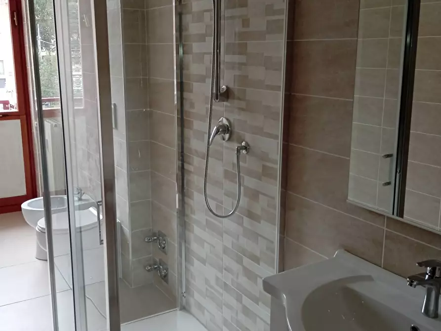 Immagine 27 di Appartamento in affitto  in corso Svizzera 76 a Torino