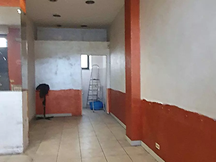 Immagine 2 di Locale commerciale in vendita  in Via Lauro Rossi 71 a Torino