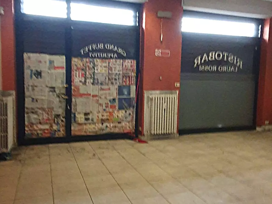 Immagine 5 di Locale commerciale in vendita  in Via Lauro Rossi 71 a Torino
