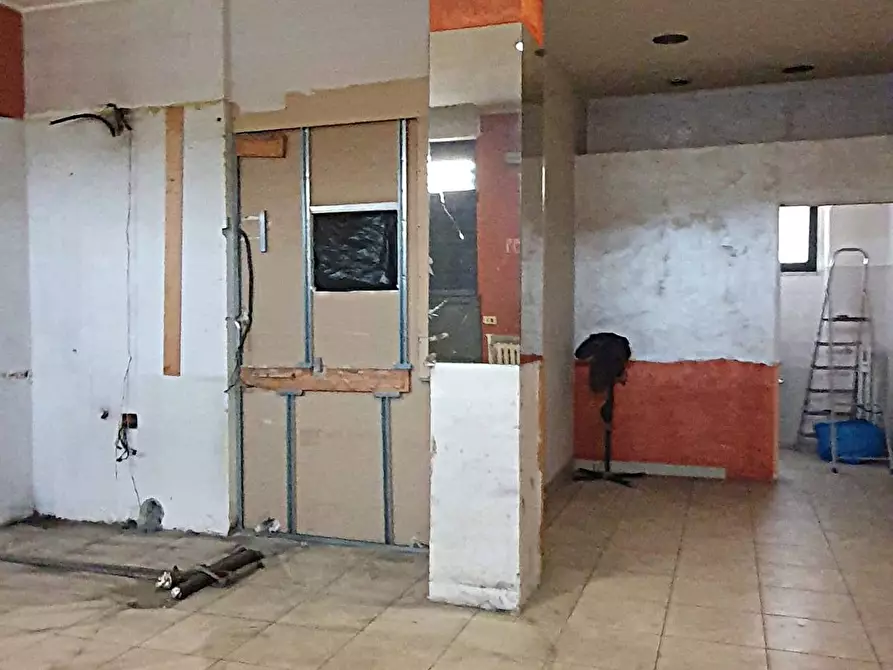 Immagine 7 di Locale commerciale in vendita  in Via Lauro Rossi 71 a Torino