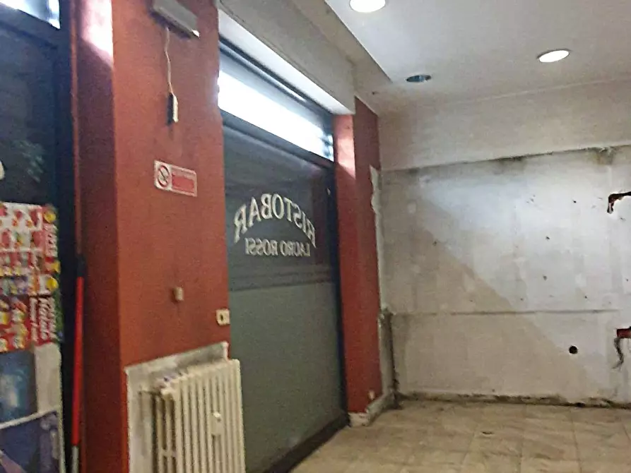 Immagine 8 di Locale commerciale in vendita  in Via Lauro Rossi 71 a Torino
