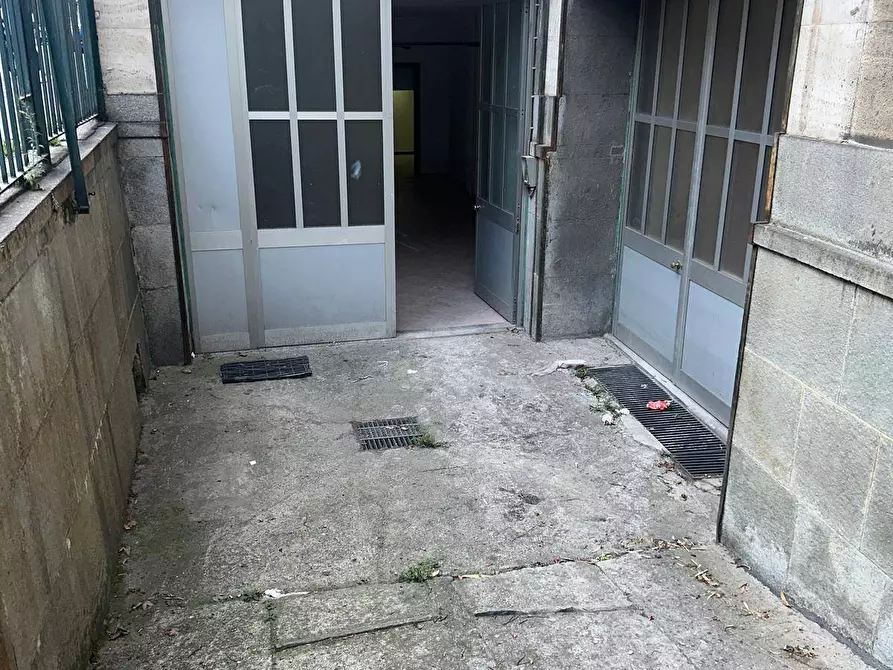 Immagine 2 di Locale commerciale in affitto  in VIA SAN DONATO 73 a Torino