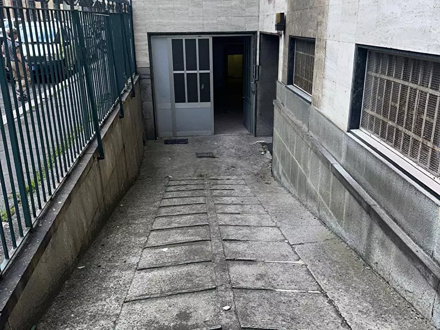 Immagine 3 di Locale commerciale in affitto  in VIA SAN DONATO 73 a Torino