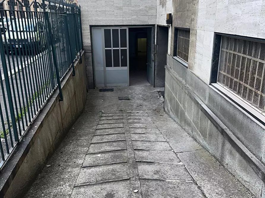 Immagine 4 di Locale commerciale in affitto  in VIA SAN DONATO 73 a Torino